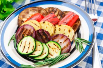 Der Artikel gibt Tipps für ein veganisches Barbecue.